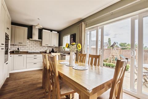 5 Rossiter Close, Bathpool, Taunton, TA2 8FL