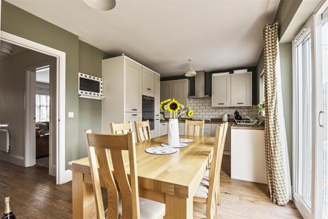 5 Rossiter Close, Bathpool, Taunton, TA2 8FL
