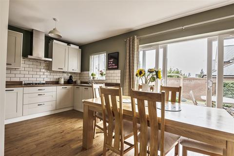 5 Rossiter Close, Bathpool, Taunton, TA2 8FL