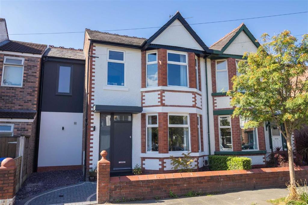 Newport Road, Chorlton, Manchester, M21 4 bed semidetached house £