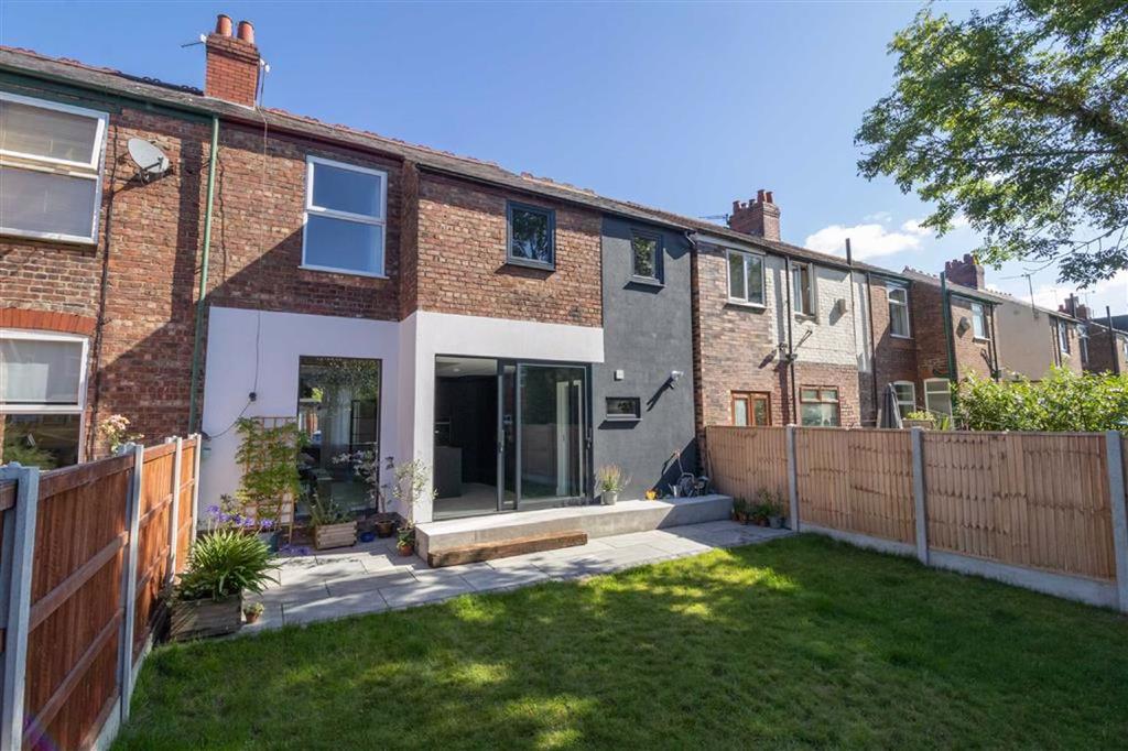 Newport Road, Chorlton, Manchester, M21 4 bed semidetached house £