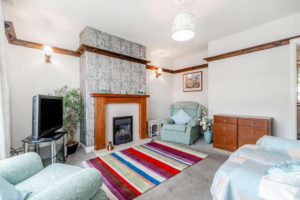 King Edwards Drive, Harrogate, HG1 4HN 2 bed terraced house £200,000