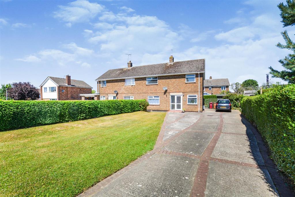 St. Andrews Drive, BurtonUponStather, Scunthorpe 4 bed semidetached