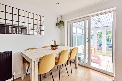 28 Sandgate Drive, Kippax, Leeds, LS25 7EY