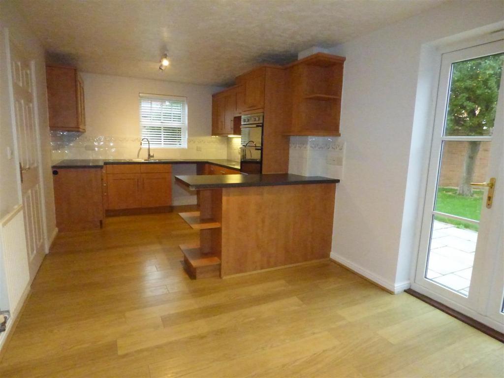 Park Lane, Lower Quinton, StratfordUponAvon 4 bed detached house £1,500 pcm (£346 pw)