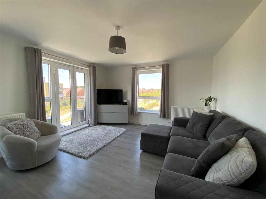 Lett Lane, 2 bed flat £1,250 pcm (£288 pw)
