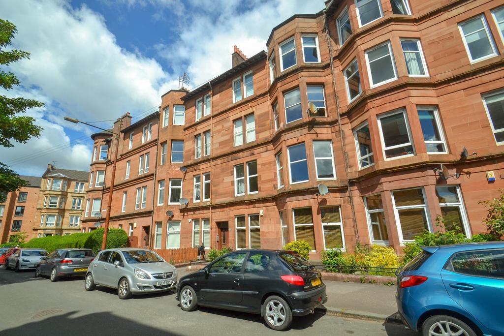 13 Craigmillar Road, Battlefield... 2 bed flat £199,000