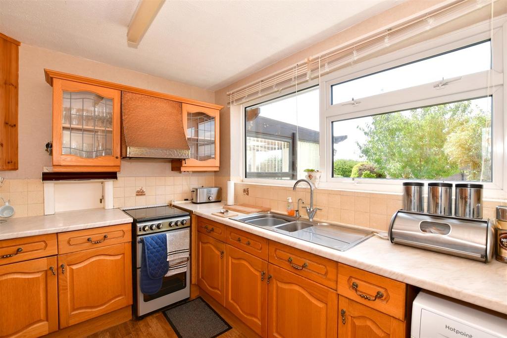 Hartfield Close, Tonbridge, Kent 3 bed bungalow £475,000