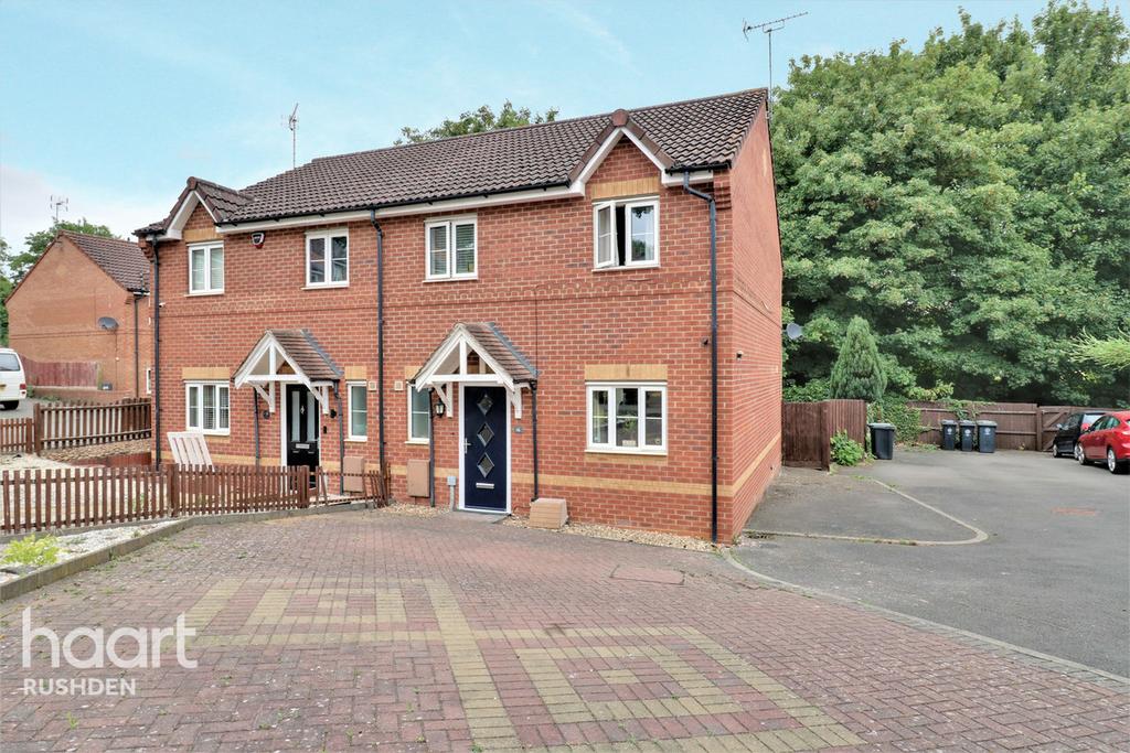 Fernmoor Drive, Irthlingborough 3 bed semidetached house for sale £