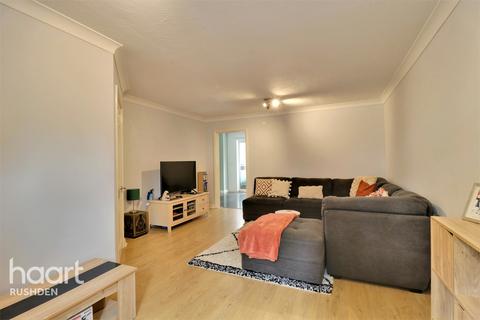 16 Fernmoor Drive, Irthlingborough, Wellingborough, NN9 5TL