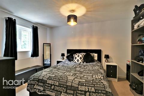 16 Fernmoor Drive, Irthlingborough, Wellingborough, NN9 5TL