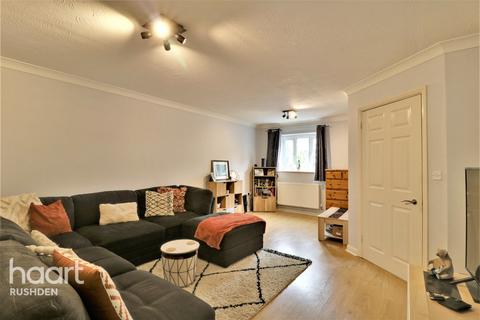 16 Fernmoor Drive, Irthlingborough, Wellingborough, NN9 5TL