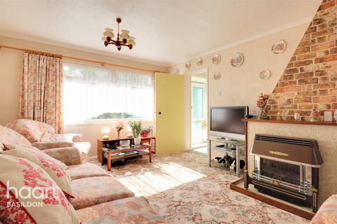21 Honeypot Lane, Fryerns, Basildon, SS14 2JX