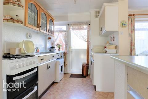 21 Honeypot Lane, Fryerns, Basildon, SS14 2JX