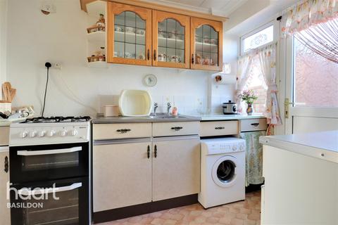 21 Honeypot Lane, Fryerns, Basildon, SS14 2JX