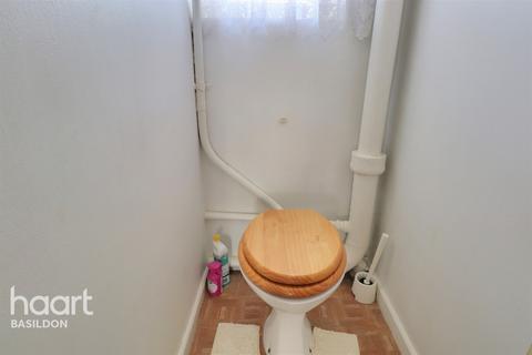 21 Honeypot Lane, Fryerns, Basildon, SS14 2JX