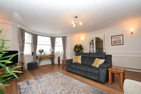 2 bedroom apartment for sale - Esplanade, Scarborough, North Yorkshire, YO11