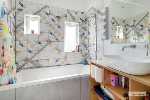 3b Woodland Hill, London, SE19 1PB