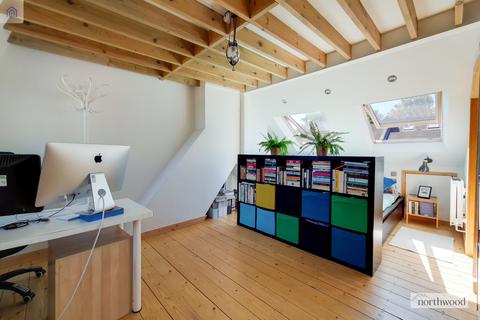 3b Woodland Hill, London, SE19 1PB