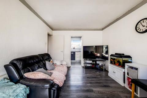 3 bedroom flat for sale - Stevens Avenue, Hackney, London, E9