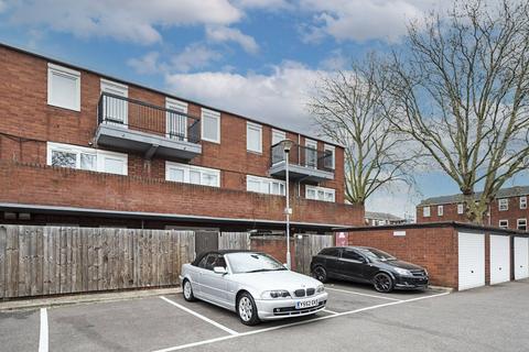 20 Waterloo Close, London, E9 6EF