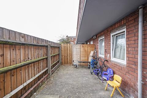 20 Waterloo Close, London, E9 6EF