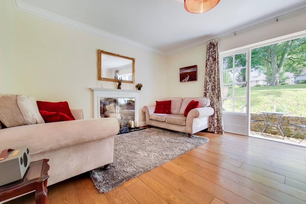John Spencer Square, Islington, London, N1 2 bed flat £3,684 pcm (£