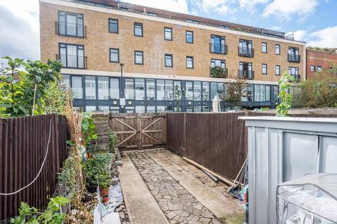 52 Goldman Close, London, E2 6EF