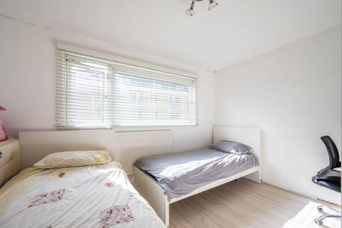 52 Goldman Close, London, E2 6EF