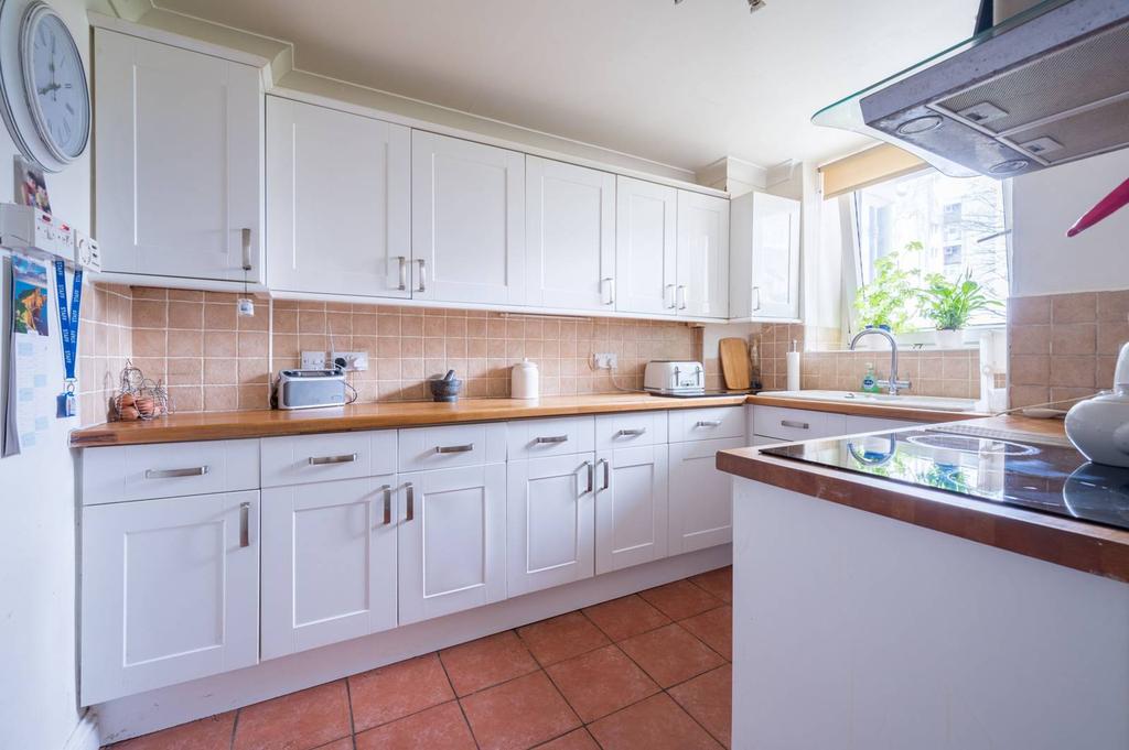 Warley Street, Bethnal Green, London, E2 2 bed flat £465,000
