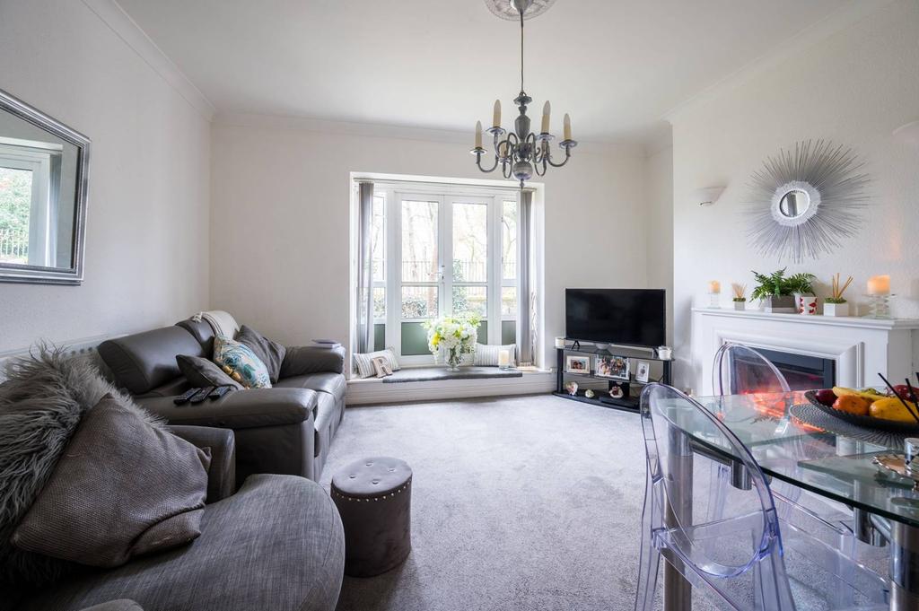 Warley Street, Bethnal Green, London, E2 2 bed flat £465,000