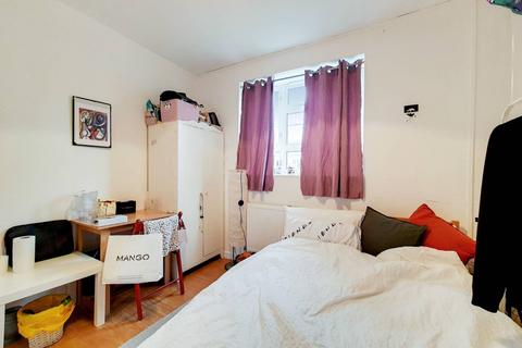 3 bedroom flat for sale - Rainhill Way, Bow, London, E3
