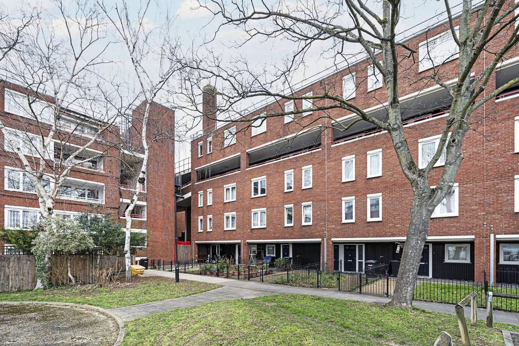 Tiverton Road, Tottenham, London, N15 3 bed flat for sale £375,000