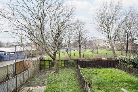 18 Tiverton Road, London, N15 6RR
