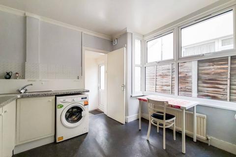 92 Caistor Park Road, London, E15 3PR