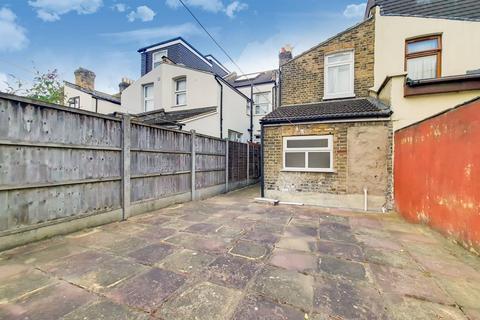 92 Caistor Park Road, London, E15 3PR