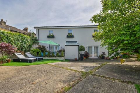 2 bedroom detached house for sale - Myrtle Road,, Walthamstow, London, E17