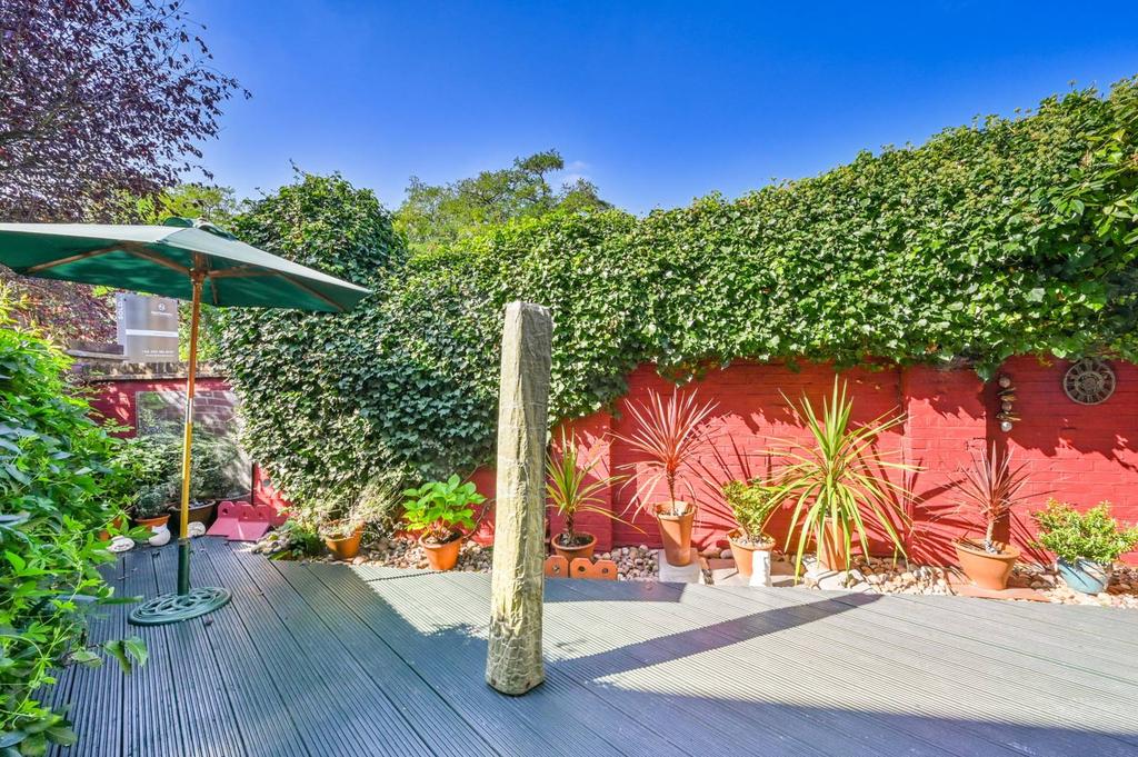Pond House, The Ridgeway, Chingford, London, E4 4 bed terraced house