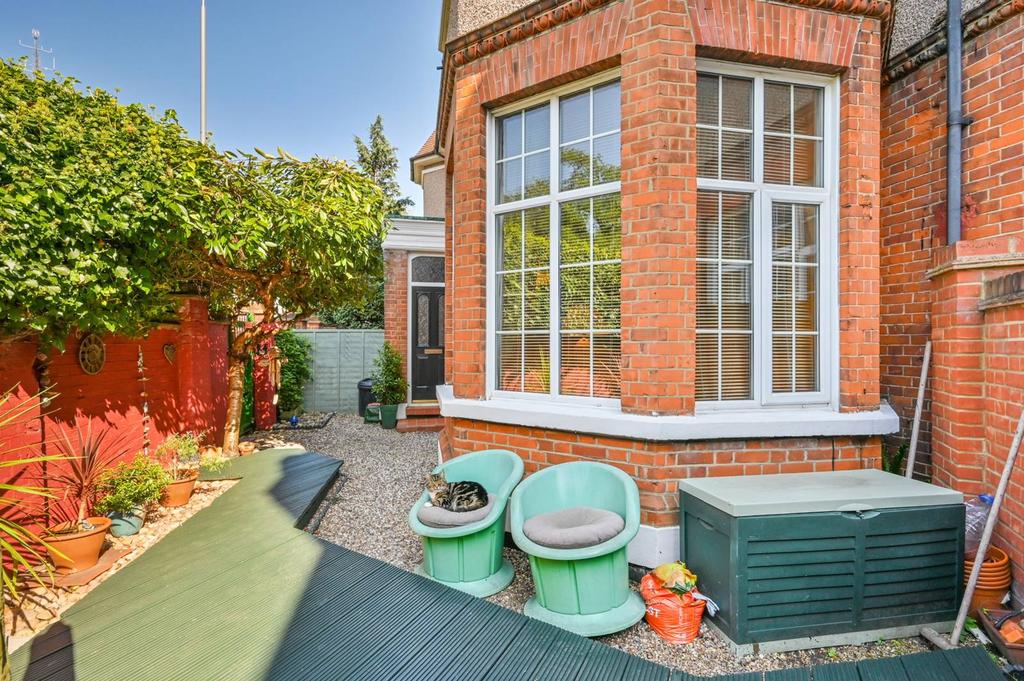 Pond House, The Ridgeway, Chingford, London, E4 4 bed terraced house £625,000