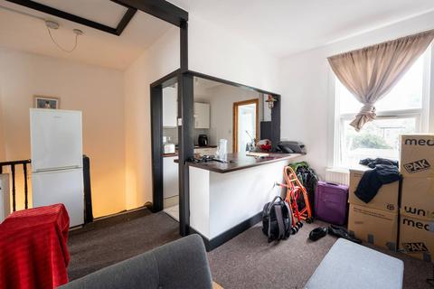2 bedroom flat for sale - Buxton Road, Walthamstow, London, E17