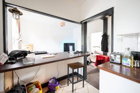 2 bedroom flat for sale - Buxton Road, Walthamstow, London, E17