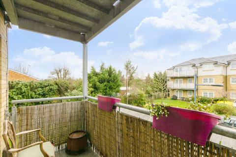 2 bedroom flat for sale - Lockwood Place, Chingford, London, E4