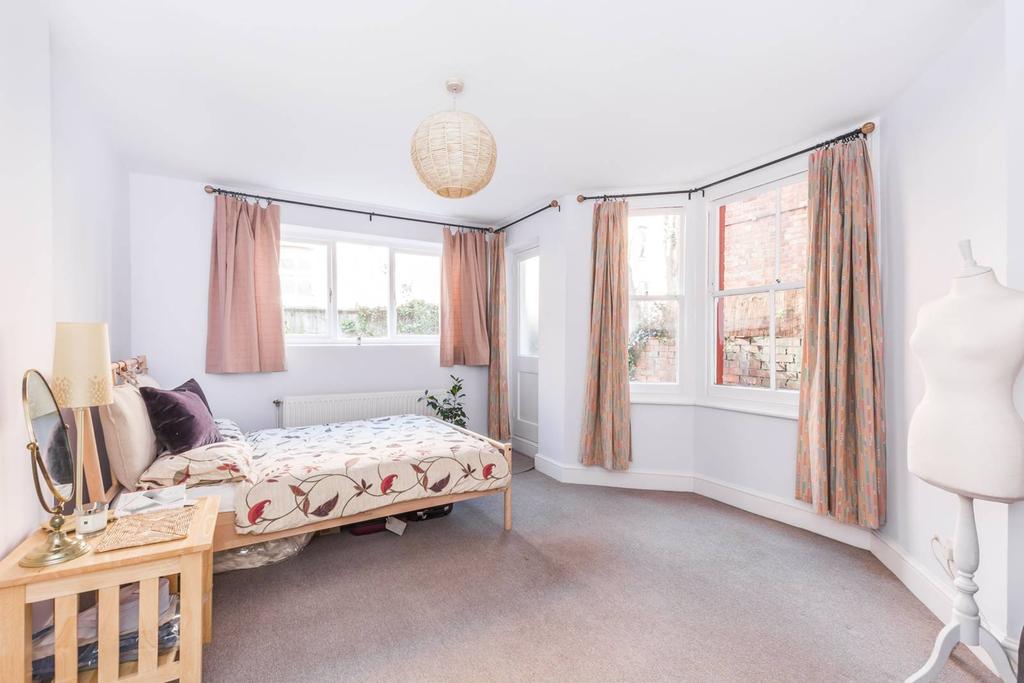 Birnam Road, Finsbury Park, London, N4 2 bed flat for sale £600,000