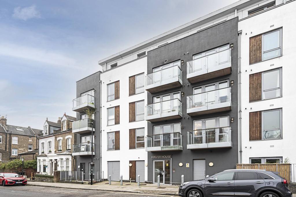 Elthorne Road, Archway, London, N19 1 bed flat to rent £2,600 pcm (£