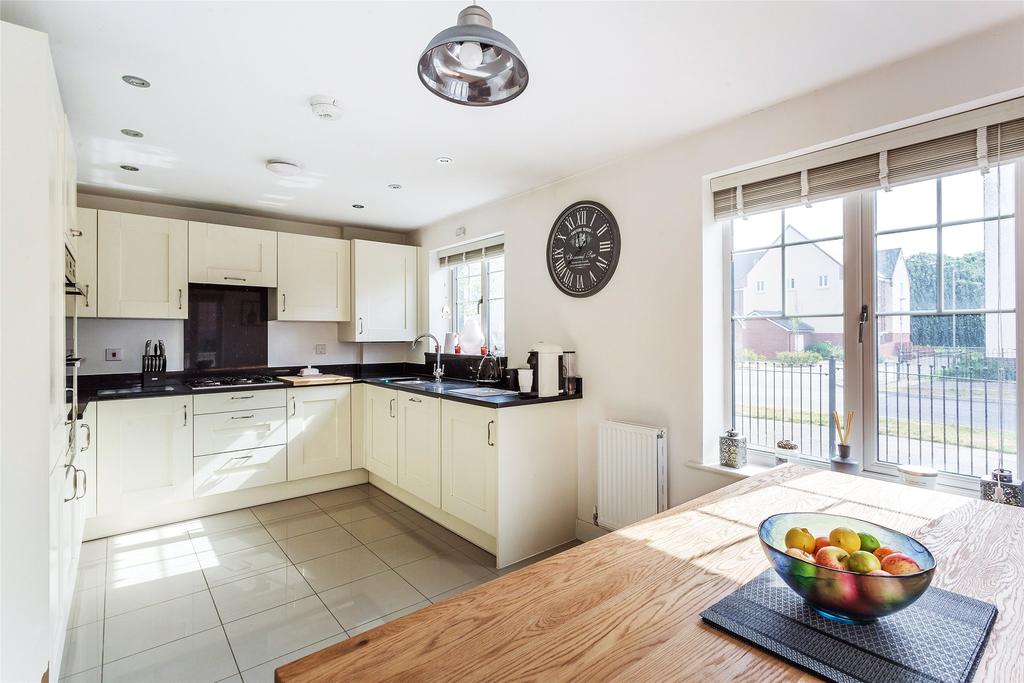 Foxglove Drive, Wood, Crawley, RH10 3 bed semidetached house for