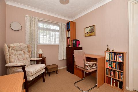 18 Dunstall Close, St Marys Bay, Romney Marsh, TN29 0QX