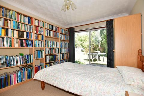 18 Dunstall Close, St Marys Bay, Romney Marsh, TN29 0QX