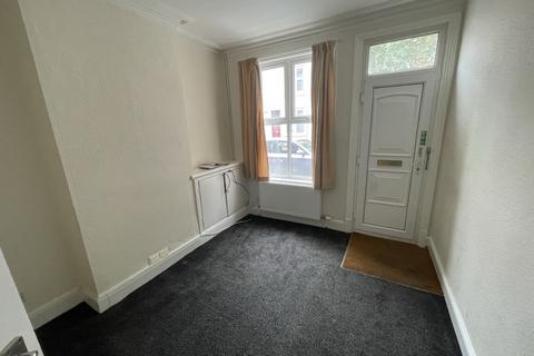 2 bedroom terraced house to rent, Avenue Road Extension, Leicester, Leicestershire, LE2