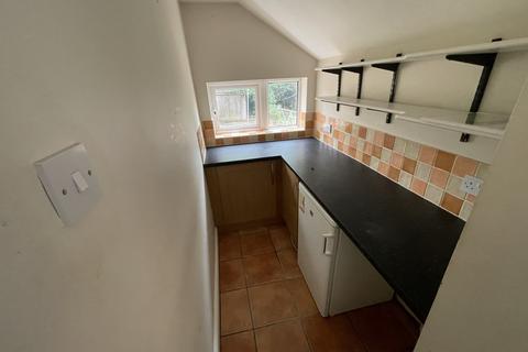 2 bedroom terraced house to rent, Avenue Road Extension, Leicester, Leicestershire, LE2