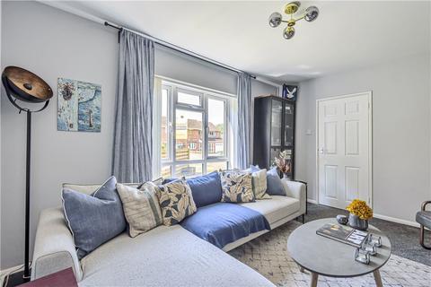 3 bedroom semi-detached house for sale - Chestnut Close, Stony Stratford, Milton Keynes, Buckinghamshire, MK11